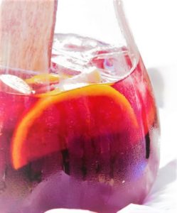 La sangria se marie à merveille avec les tapas