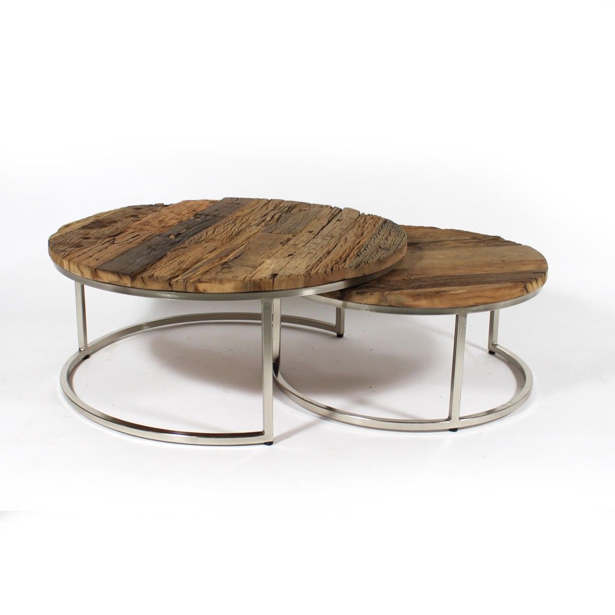 L’un des meubles les plus importants d’un salon est la table basse, qui offre à la fois fonctionnalité et commodité.
